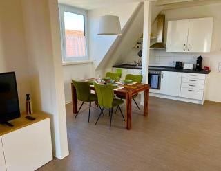 Stylische DG-Wohnung, Kinder willkommen - Bietigheim-Bissingen - 2