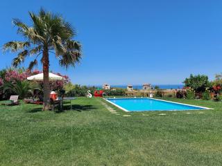 Socrate's Apartment's with Share Pool - Kamisianá - 2
