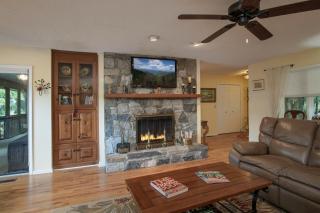 Connestee Lakefront Retreat - Brevard - 4