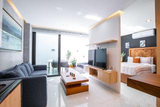 New Downtown Condo with Private Dipping Pool - 8