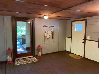 Designer Getaway-Hot Tub, 4 Minutes to Dahlonega - Dahlonega - 4