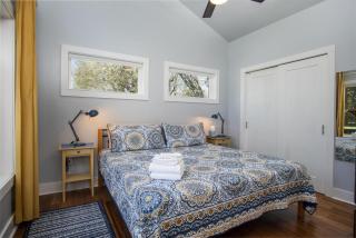 Guesthouse on Main Street - Brevard - 6