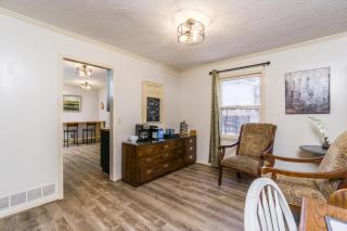 Downtown Family Retreat - 5 Beds & 3.5 Baths - 1