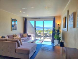 Cascades 15 - Amazing Lake Views l Spa Bath l Split Level Apt l Central Location l Wi-Fi - Jindabyne - 8