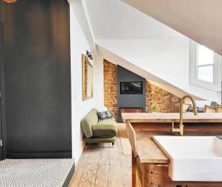 Loft on the Bay - Exquisite Sea Front Stay - 3