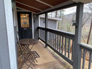 Convenient Cottage-Hot Tub, 4 Minutes to Dahlonega - Dahlonega - 7