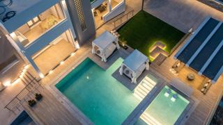 Grand Aqua Luxury Villa by Mintzi - 8