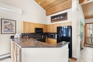 New Snowmass View Townhome Ski-in Ski-Out by The Woodrun V Townhouses - 5