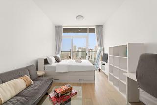 Chic JVC Studio in Dubai - Pool, Gym, Free Parking, City Views & Prime Location - 8