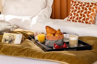 Hotel 56 Bordeaux Handwritten - 1