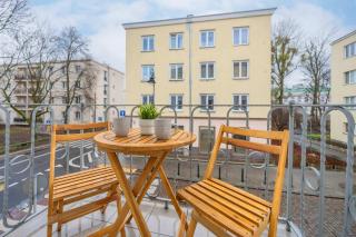 Klimatyczny Apartament z 2 Sypialniami i Balkonem by Noclegi Renters - Varsovie - 4