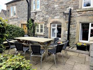 Dog Friendly 4-Bedroom Cottage in Quaint Village - 3