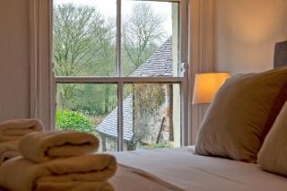 Dog Friendly 4-Bedroom Cottage in Quaint Village - 2