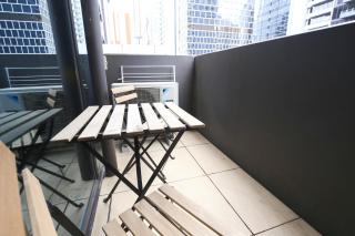Cozy CBD 2B2B Apt in Prime Location - 4