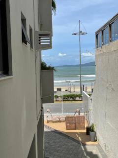 Ap aconchegante pé na areia -10 metros da Praia - Itapema - 2