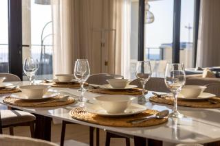 HiGuests Experience Coastal Elegance at La Rive 2 in La Mer - 5
