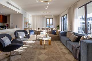 HiGuests Experience Coastal Elegance at La Rive 2 in La Mer - 9