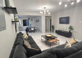 5 Bedroom Villa Gated Community - The Rock - 0