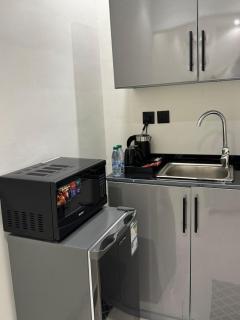 شقة فندقية غرفة وصالة بأثاث أنيق Rathath hotel apartment - Riad - 2