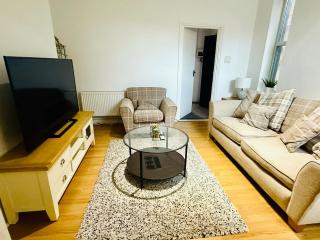 Bright 5-Bedroom Apartment in the Heart of the City - 0