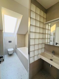 New sunny rooftop apartment with a terrace 10 minutes from city centre - 8