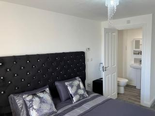Sheffield Boutique Cosy 3-bed Home - 7