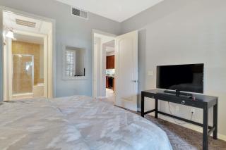 Stunning Ground Floor Villa Steps to Pool - La Quinta - 4