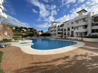 Beautiful 2 bed apartment with stunning pool - La Herradura - 8