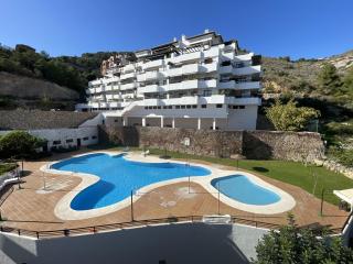 Beautiful 2 bed apartment with stunning pool - 7