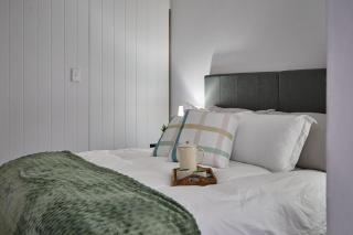 Peppertree Place - - 8