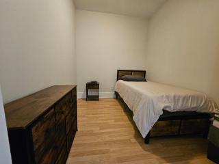 3 Bedroom 2 Bath Luxury Condo - Mississauga - 7