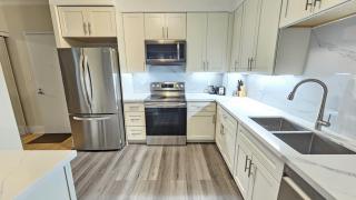 3 Bedroom 2 Bath Luxury Condo - Mississauga - 5