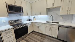 3 Bedroom 2 Bath Luxury Condo - Mississauga - 2