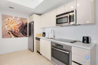 South Beach Retreat Balcony Resort Amenities - Hallandale Beach - 3