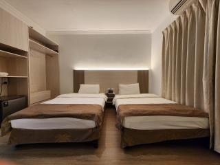 Sharjah International Airport Hotel - 8