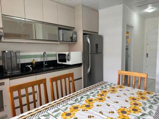 Casa térrea com churrasqueira a metros da praia - Florianópolis - 7