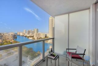 Oasis with Inspiring Views, Amazing Pool and Gym - 9