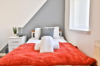 Contractor Ready 3-Bed Near City & M4 Access with Parking & Wi-Fi - 7