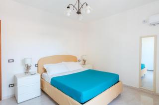 Seasuntour- The House in the center - 1