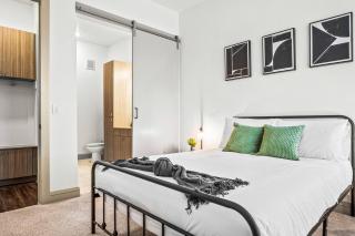 Opulent Retreat 1BR 1 Bath Pool and Golf Sim - Austin - 1