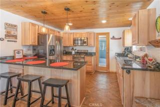 Slopeside Chalet - Close to Lake and Slopes - 1