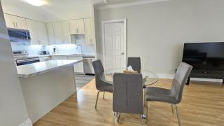 3 Bedroom 2 Bath Luxury Condo - Mississauga - 8