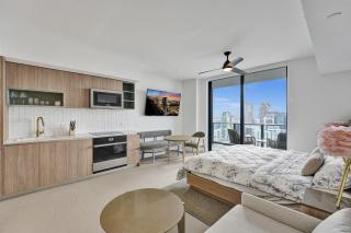 On 47th Floor! Free Parking & Views From The Top - 8