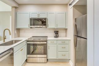 Walk to Ocean Pool-View Condo in Myrtle Beach! - Myrtle Beach - 1