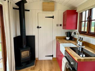 The Hut at Blackberry Barn - Long Itchington - 3