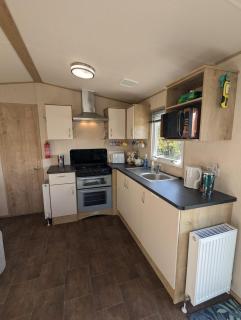 PET FRIENDLY Holiday Home in QUIET CUL DE SAC ON THE VERY POPULAR OAKDENE FOREST PARK - Ringwood - 3