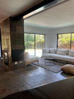 Bryanston Luxurious 4-Bed Villa - 2