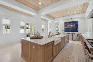 Moonstruck Cottage and Carriage House - 5