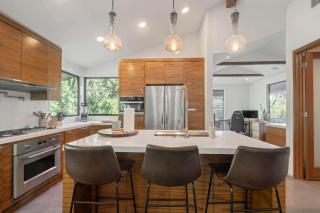 Cozy Oasis in Oakley with Basketball court pool - Los Angeles - 9