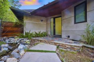 Cozy Oasis in Oakley with Basketball court pool - Los Angeles - 2